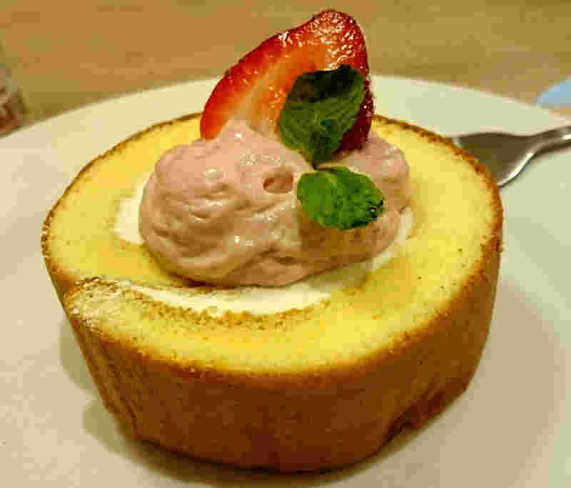 ガストのロールケーキ