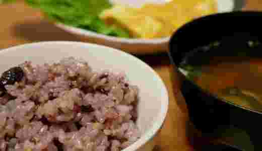 雑穀米を主食にした夕食の様子