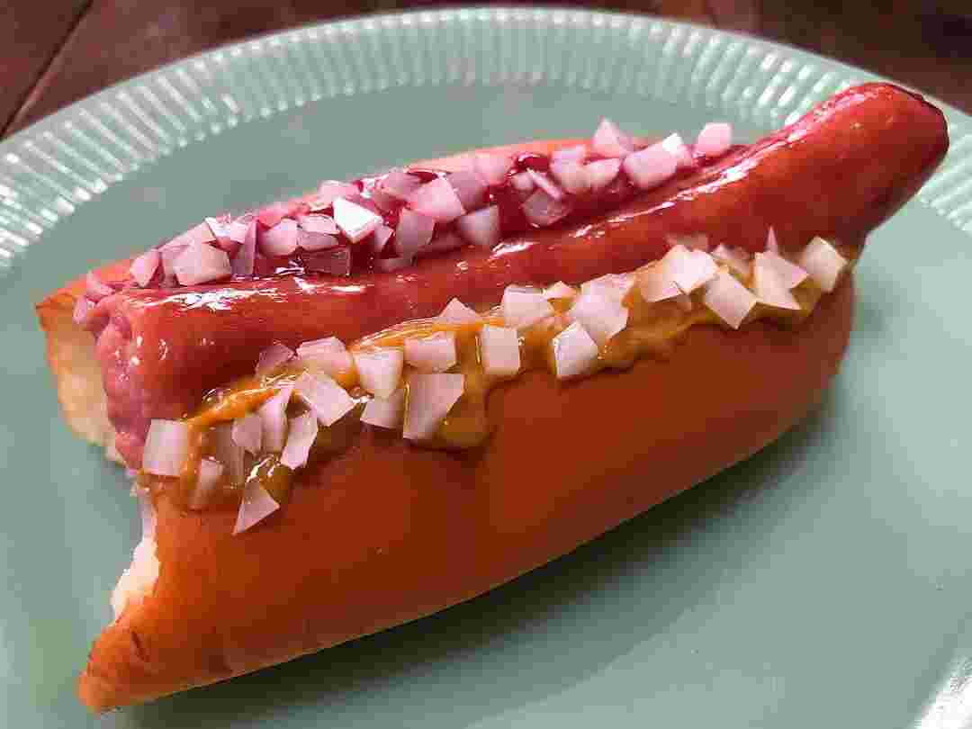 食べかけのホットドック