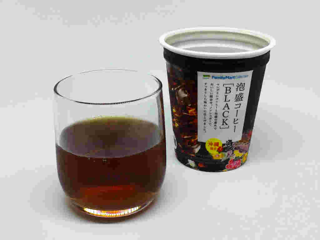 グラスに入れた泡盛コーヒー