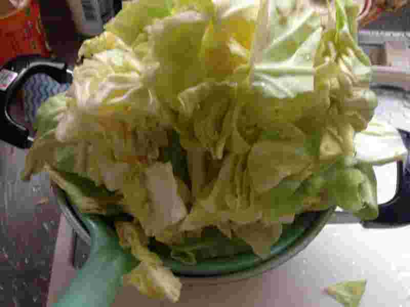 たっぷりのざく切りキャベツ
