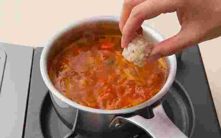 冷凍した押し麦ご飯を使ってリゾットを作る