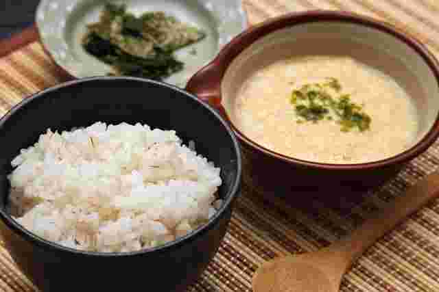 とろろと押し麦ごはんと副菜