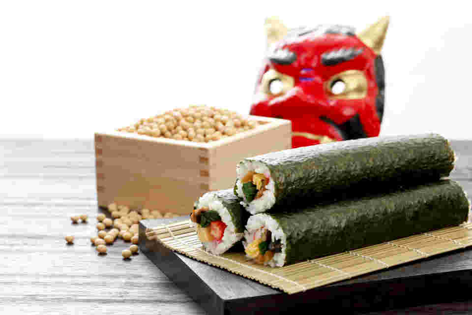 恵方巻きをアップにした節分イメージの画像