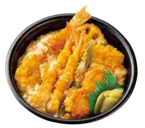 具材でごはんが見えないほどボリューム満点のほっともっとの海鮮天丼