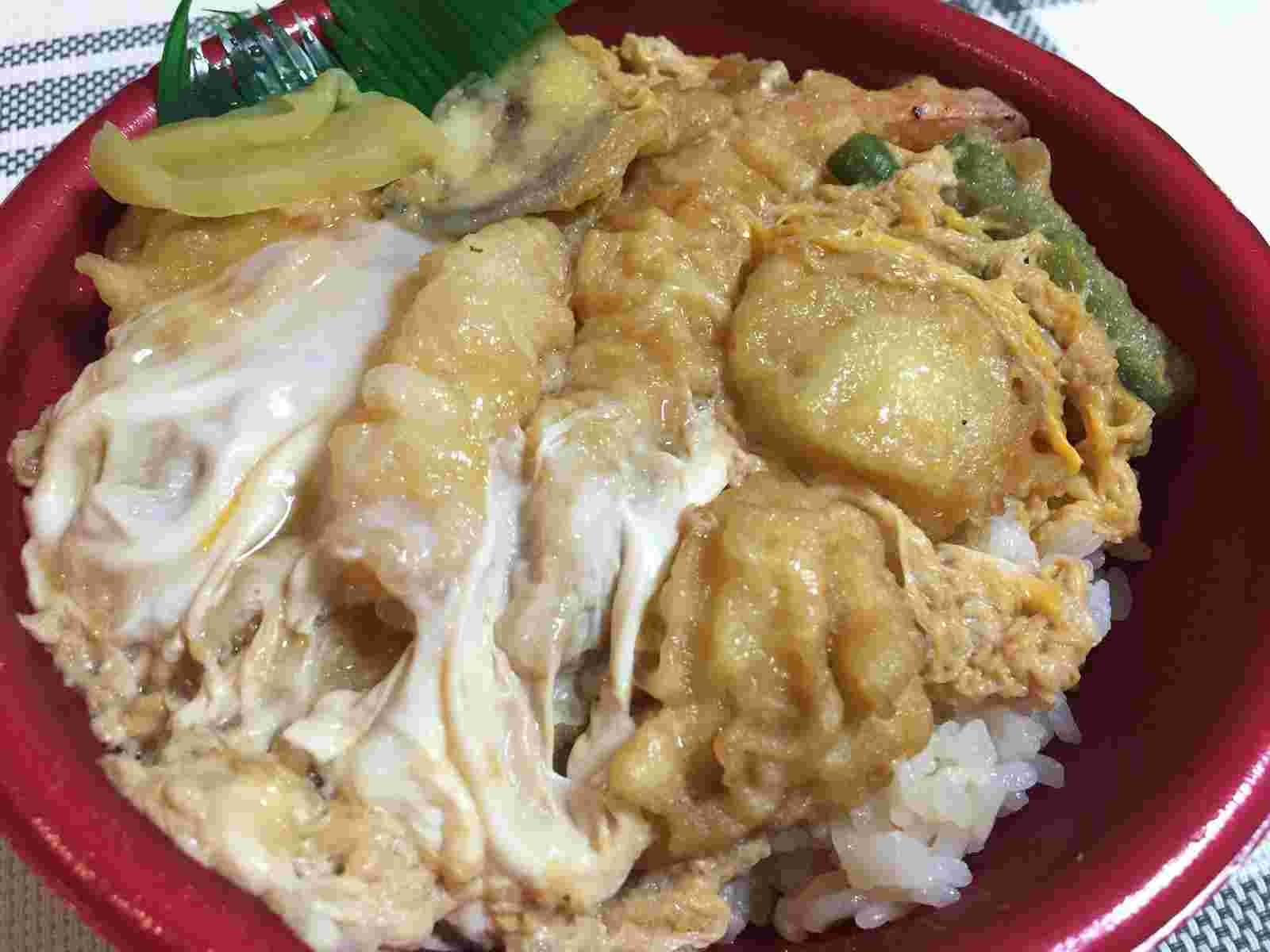 出来立てのほっともっとの海鮮天とじ丼