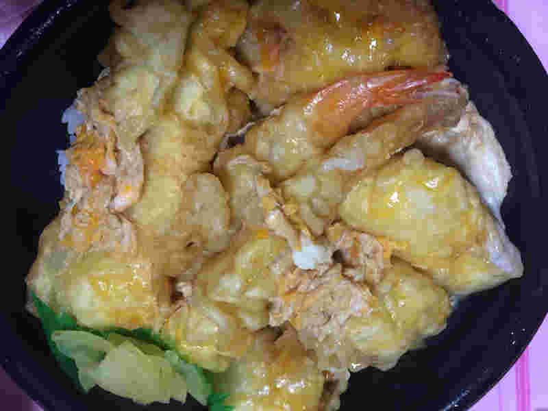 具材が豊富なほっともっとの海鮮天とじ丼
