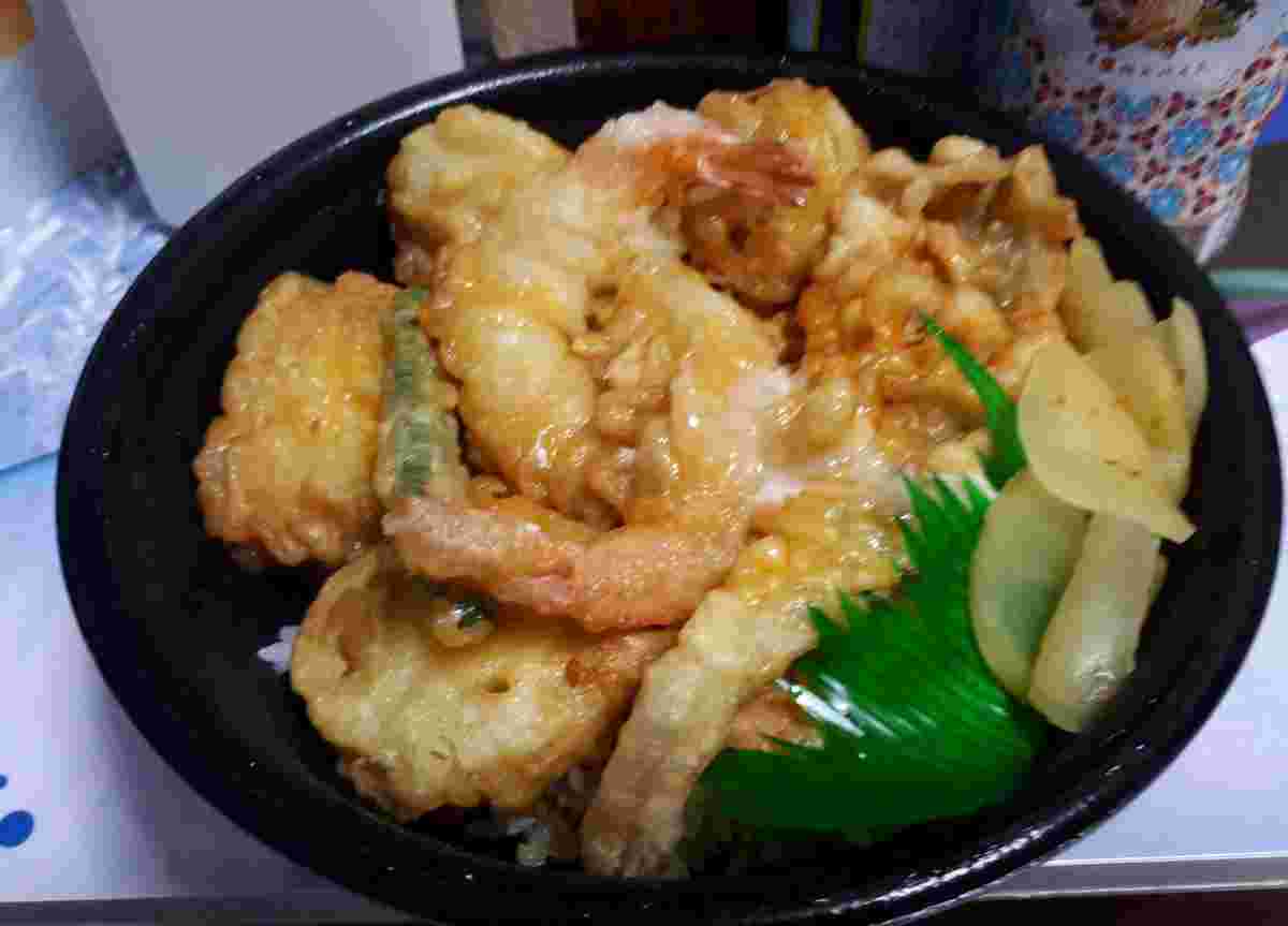 期間限定で販売されているほっともっとの海鮮天とじ丼
