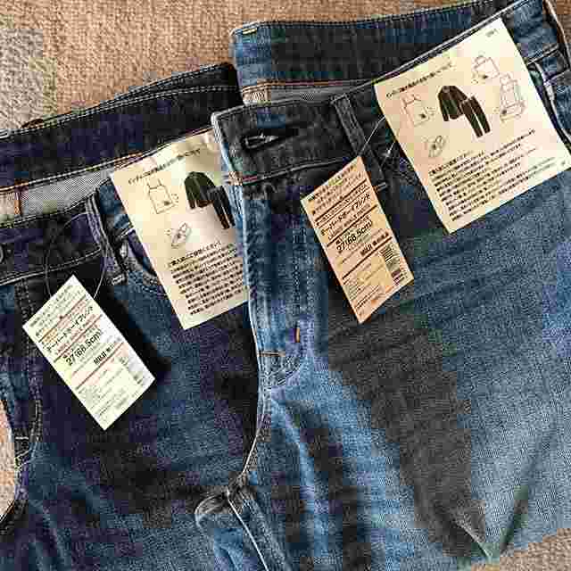 値札のついた無印良品のデニム2枚