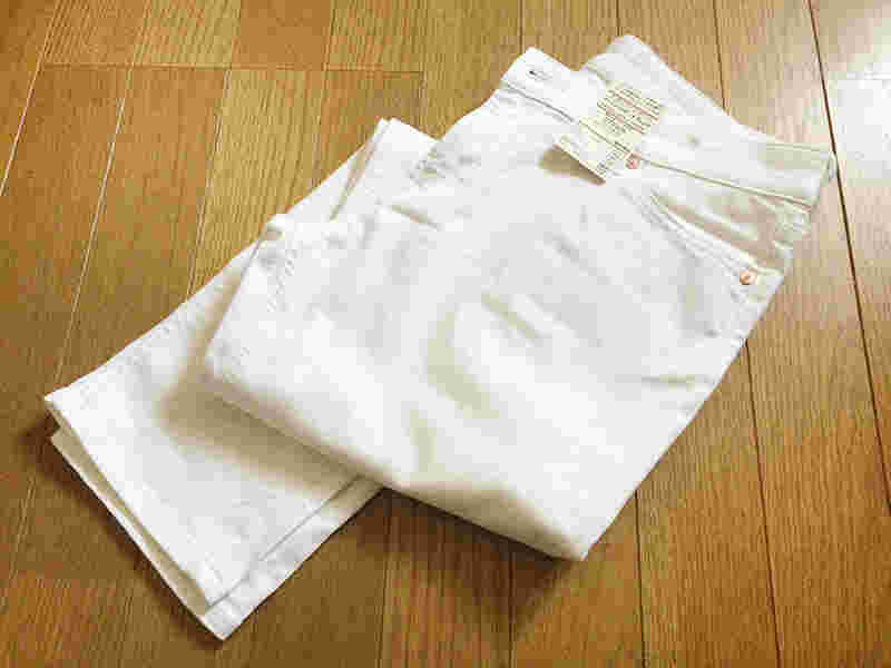 無印良品の白色のデニム