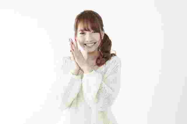 喜ぶ女性イメージ