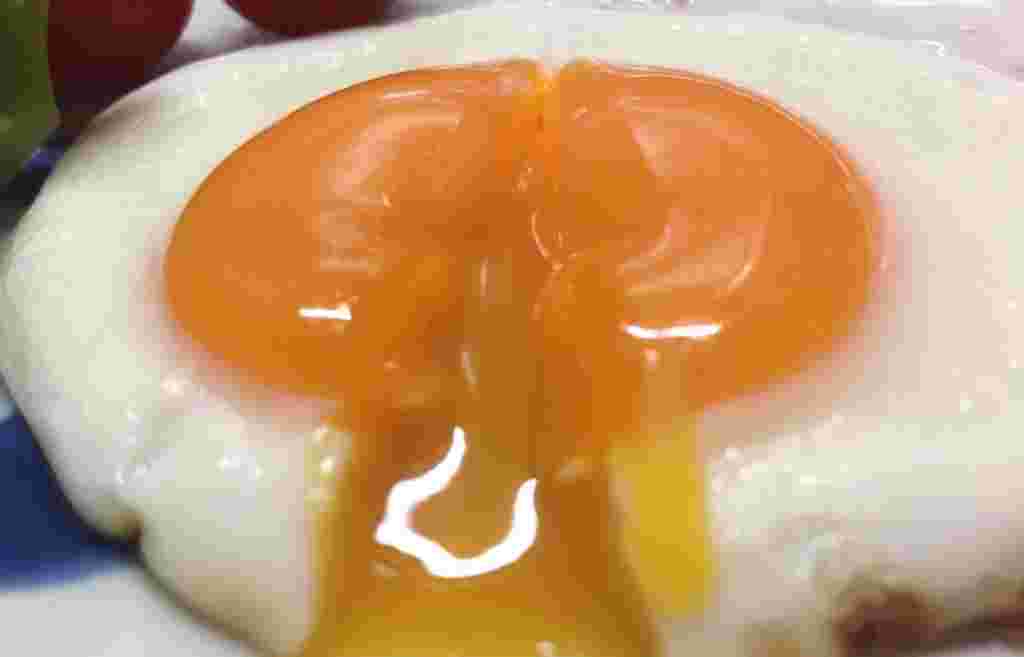 半熟の目玉焼き