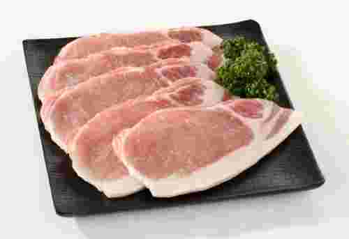 豚肉のロースがお皿に乗っている画像
