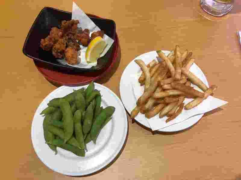 ポテトフライと枝豆と唐揚げ
