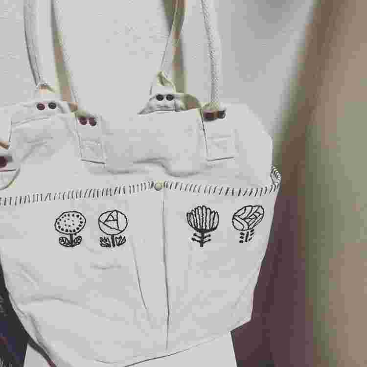 刺繍のされたニトリのベジバッグ