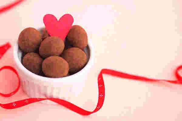 バレンタインをイメージしたトリュフチョコ