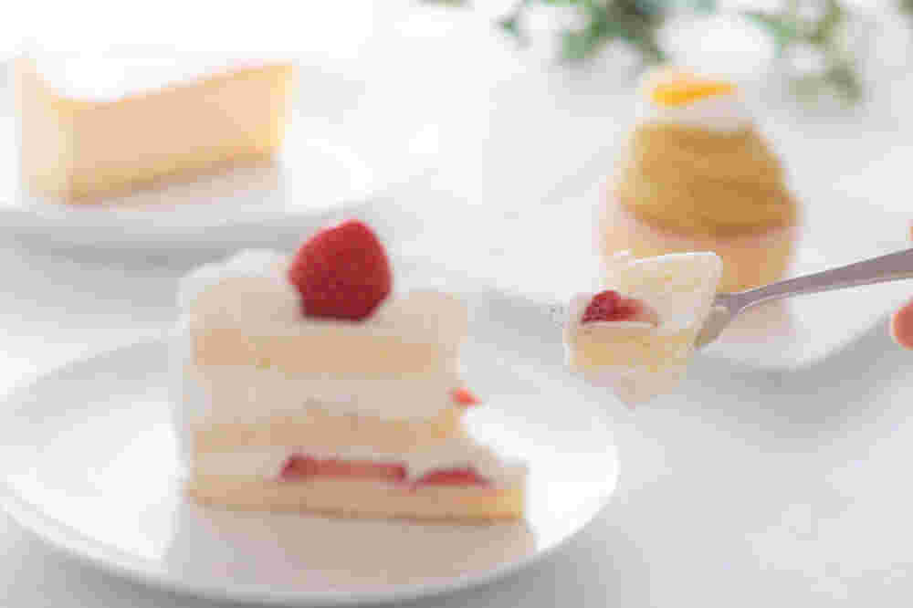 ケーキを食べる