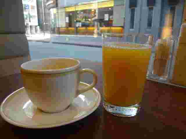 ロイヤルホストのコーヒーとオレンジジュース