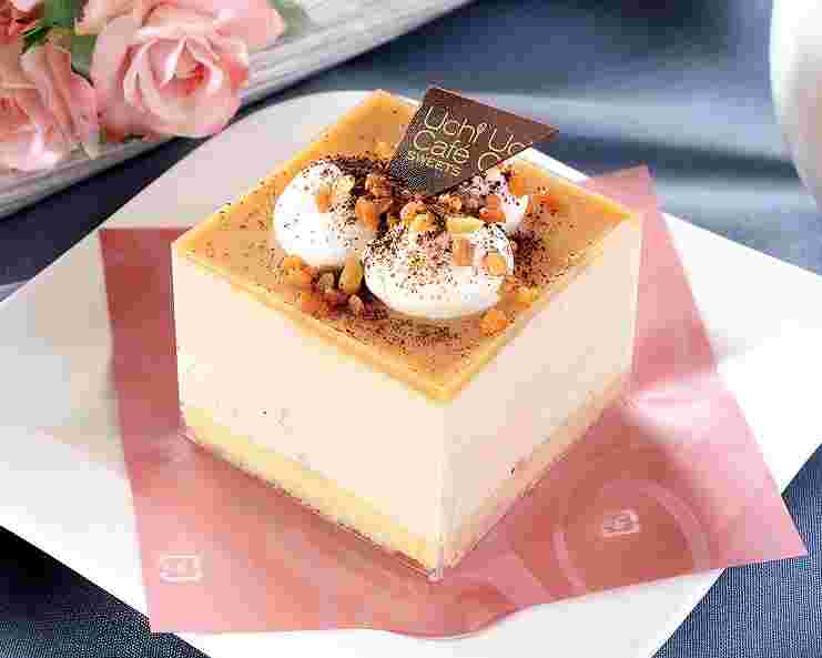 ブロンドチョコレートで作られたコンビニスイーツ