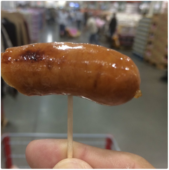 つまようじに刺さったコストコのシャウエッセン