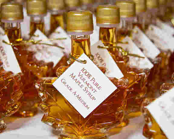 瓶に入ったメープルシロップ