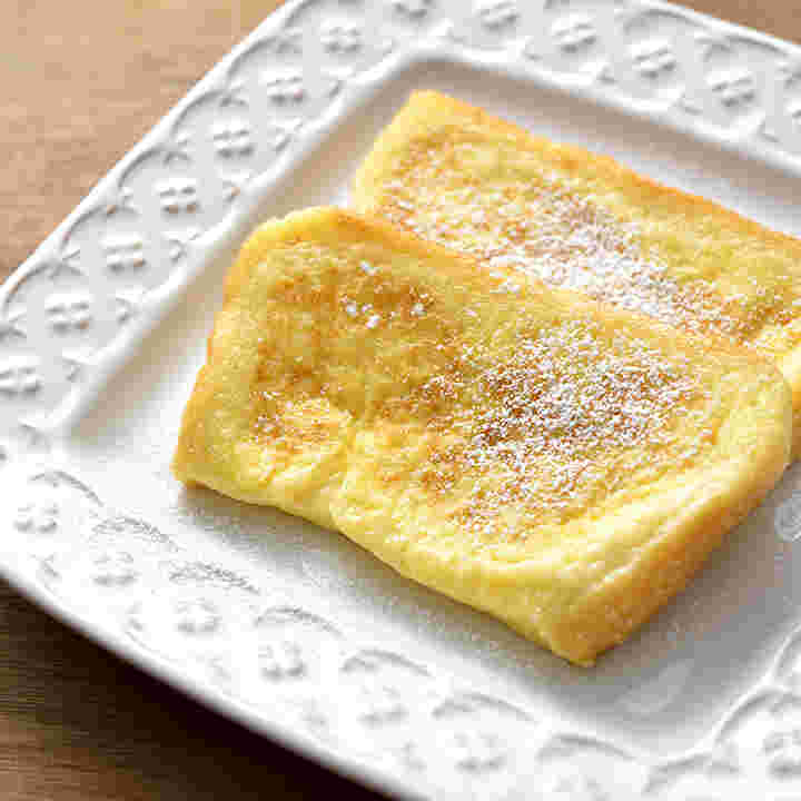 粉糖をふりかけたフレンチトースト