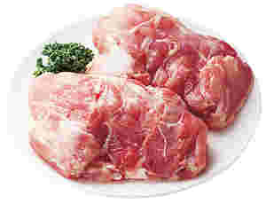 皿の上の鶏もも肉