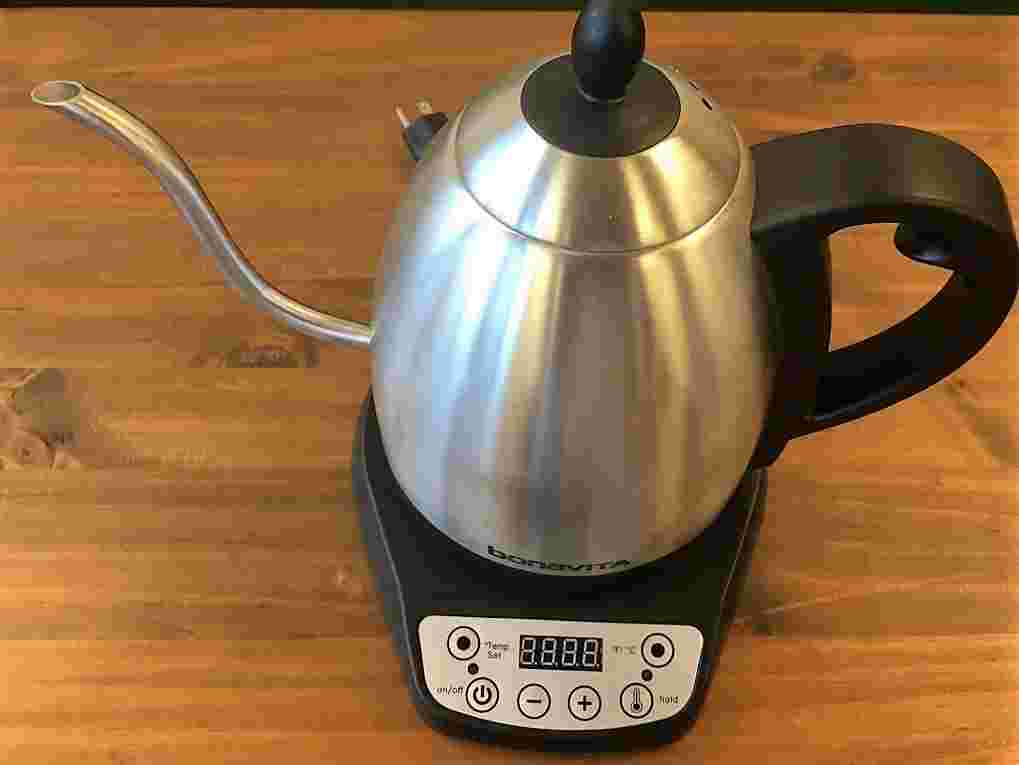 設定した温度に温めてくれる電気ケトル