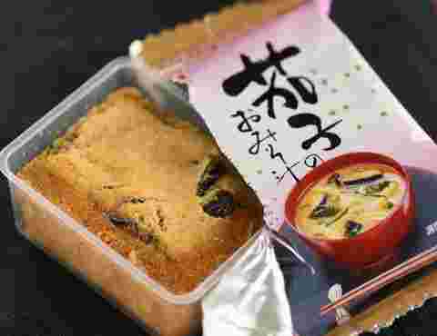 フリーズドライの茄子の味噌汁の中身