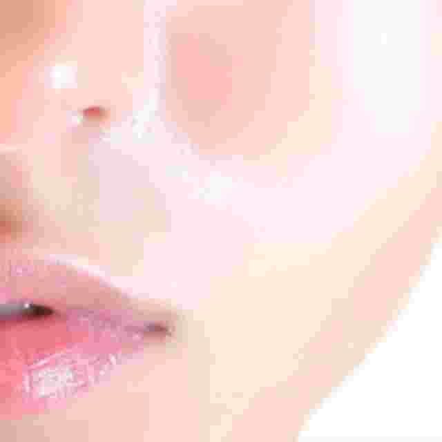 美肌の女性の顔下半分