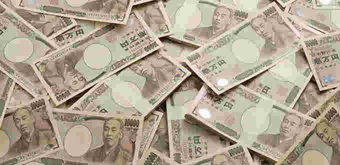 大量の1万円札
