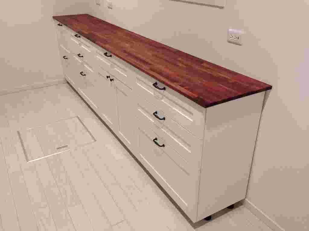 IKEAのカップボードをDIYした様子