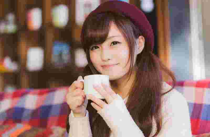 話をしていそうな女性の写真