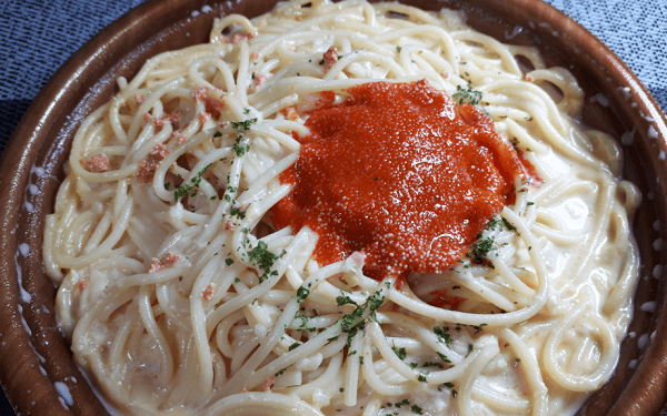 セブンイレブンの明太子パスタを開封した様子