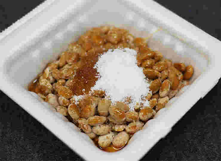 砂糖を入れた納豆