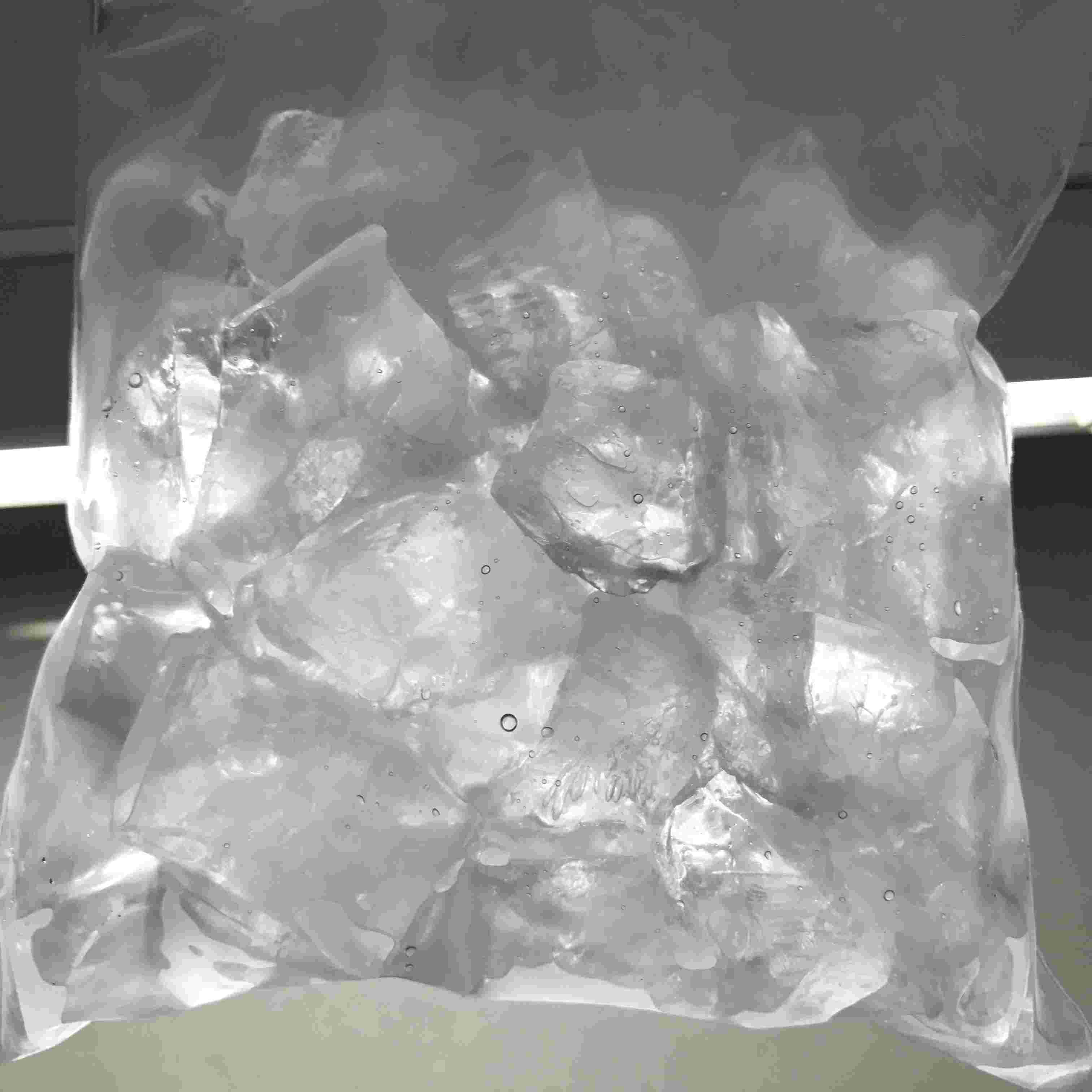 カクテルで氷は重要な位置づけ