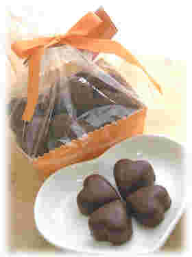 クッキーから作るハート形のクランチチョコ