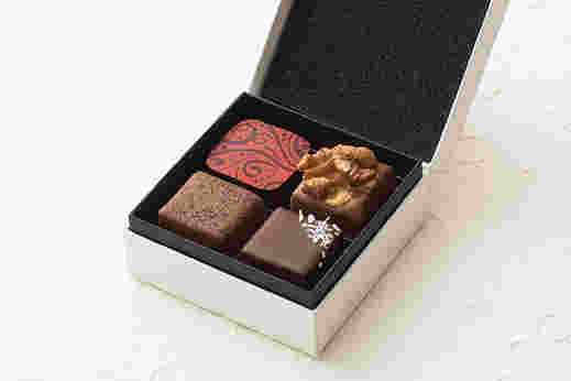 ル ショコラ ドゥ アッシュのバレンタイン限定チョコの4種類のボンボンショコラの詰め合わせ