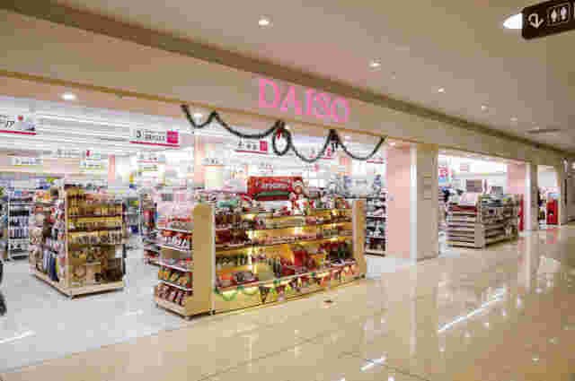 ダイソー茅ヶ崎店内入り口