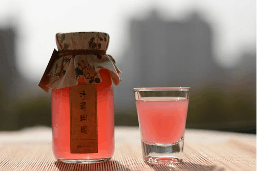 ピンクの果酒