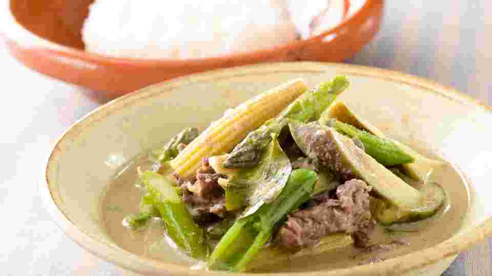 コブミカンの葉を使ったグリーンカレー