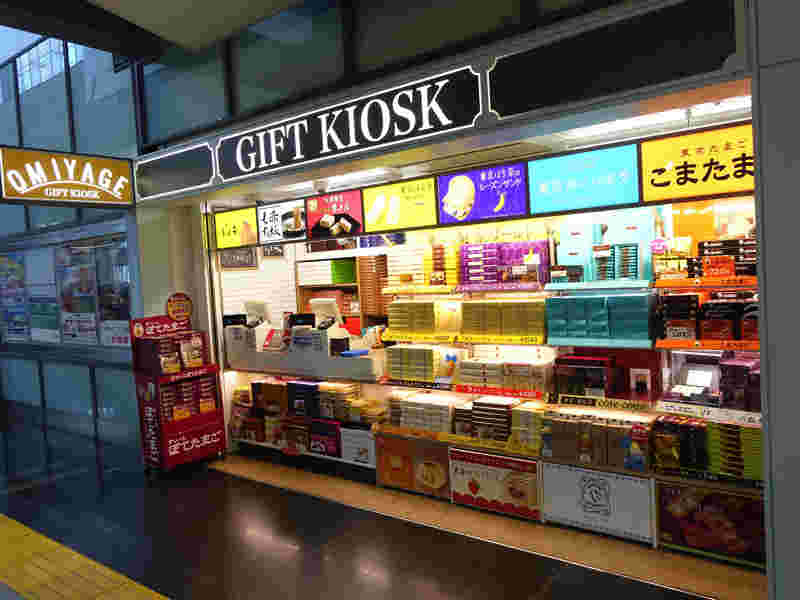 品川駅南口のお土産屋