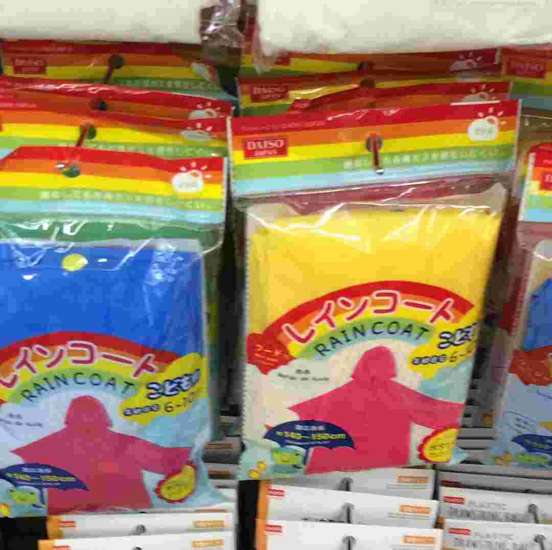 ダイソーの子供用レインコートの画像
