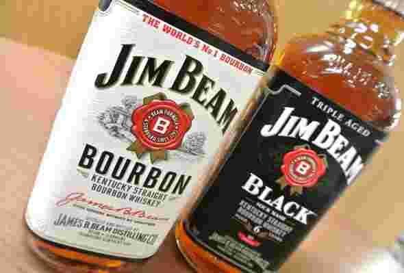 ジムビーム：2種ブランドのボトル