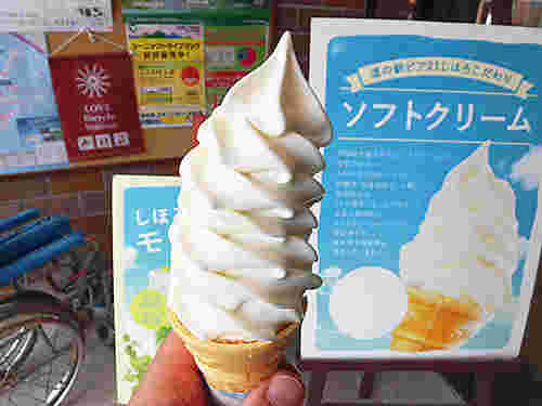 ピア21しほろのソフトクリームと看板
