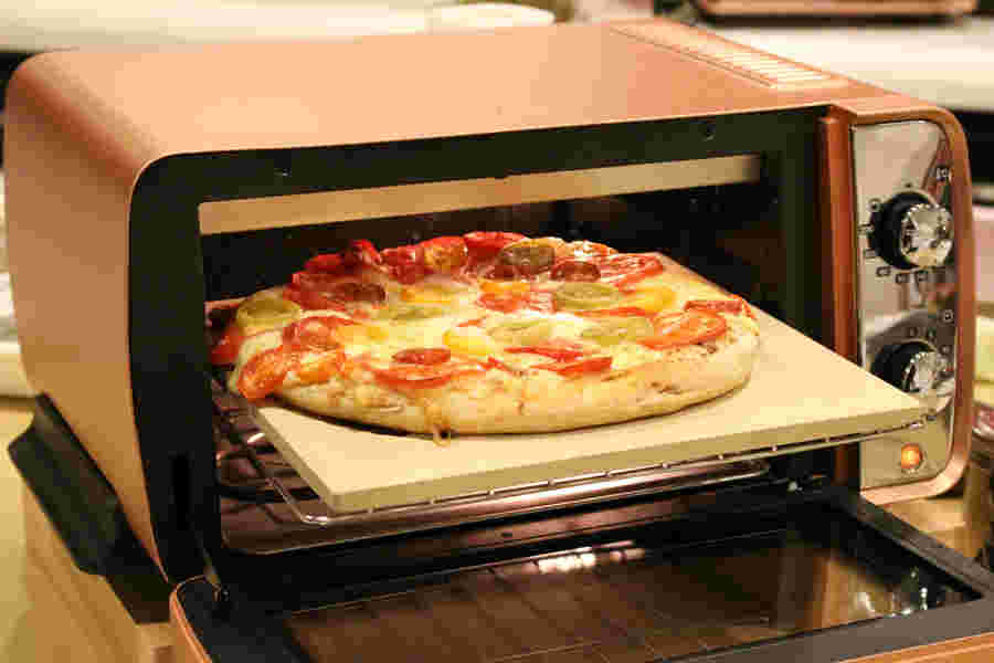 コストコのピザをオーブンで焼くイメージ