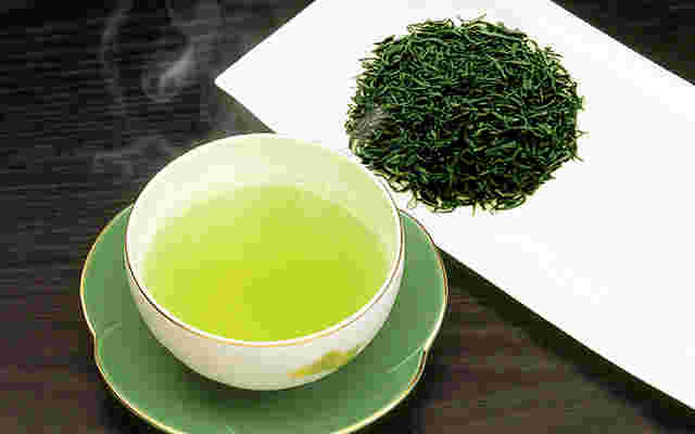 ビタミンCを豊富に含む緑茶は美肌効果が高い