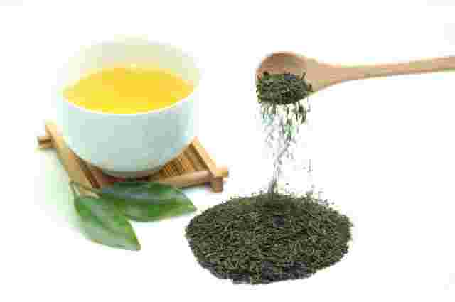 お茶の葉と美味しい緑茶