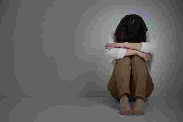 気分が落ち込んでいる女性