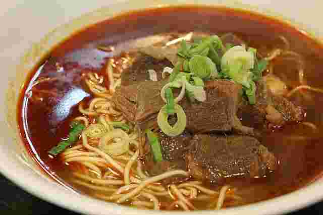 台湾グルメの牛肉麺